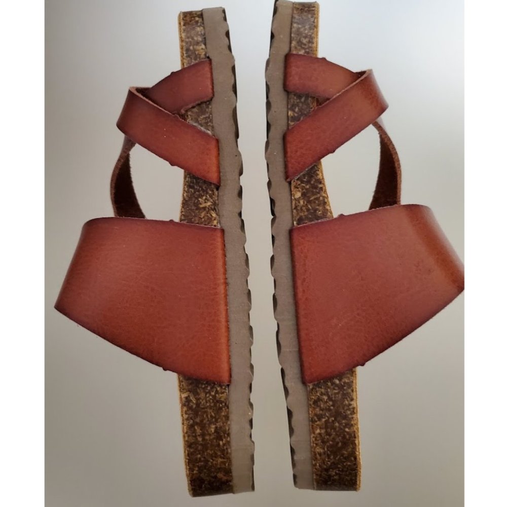Steve Madden Kids Girls Jwaive Flat Sandal Adjustable Strap Cognac - Picture 2 of 13